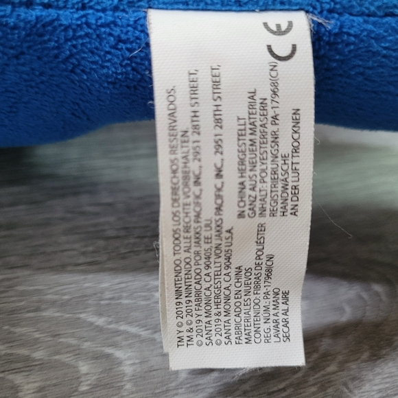 Large 20" nintendo Mario plush stuffed animal - Picture 3 of 3